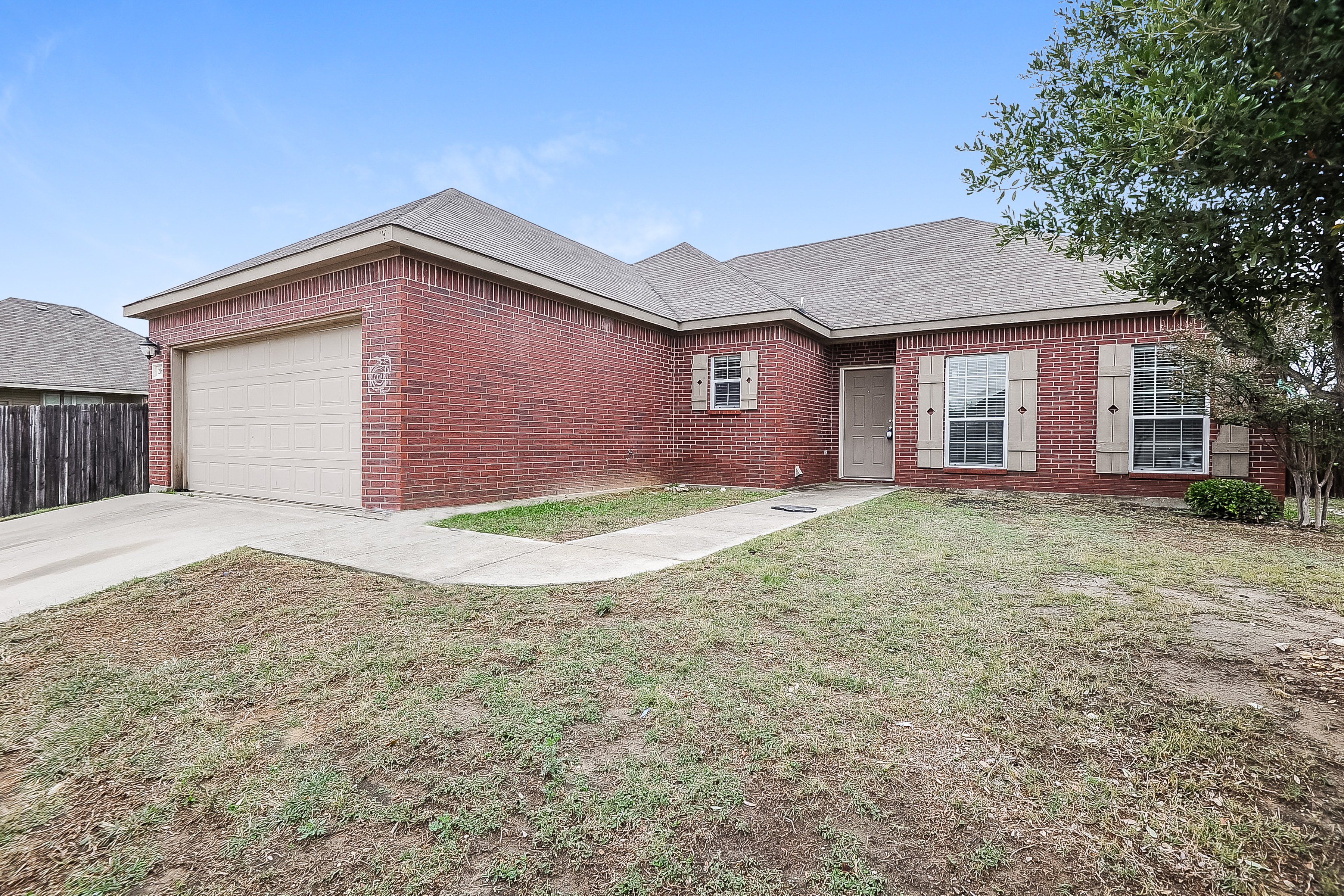 205 Kennedy Dr Crowley, TX 76036